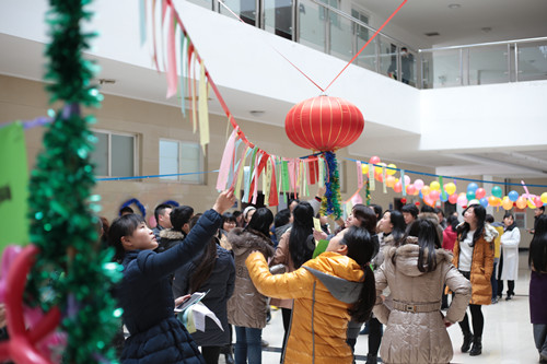 学校开展猜灯谜闹元宵文化活动